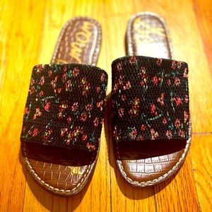 NEW Sam Edelman slip-on sandals black with flower detail SIZE 10